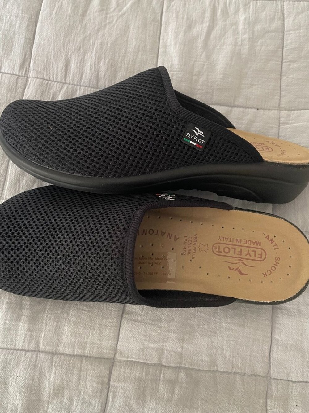 NWOT FLY FLOT Italian-made Anatomic Lightweight Black Mules.